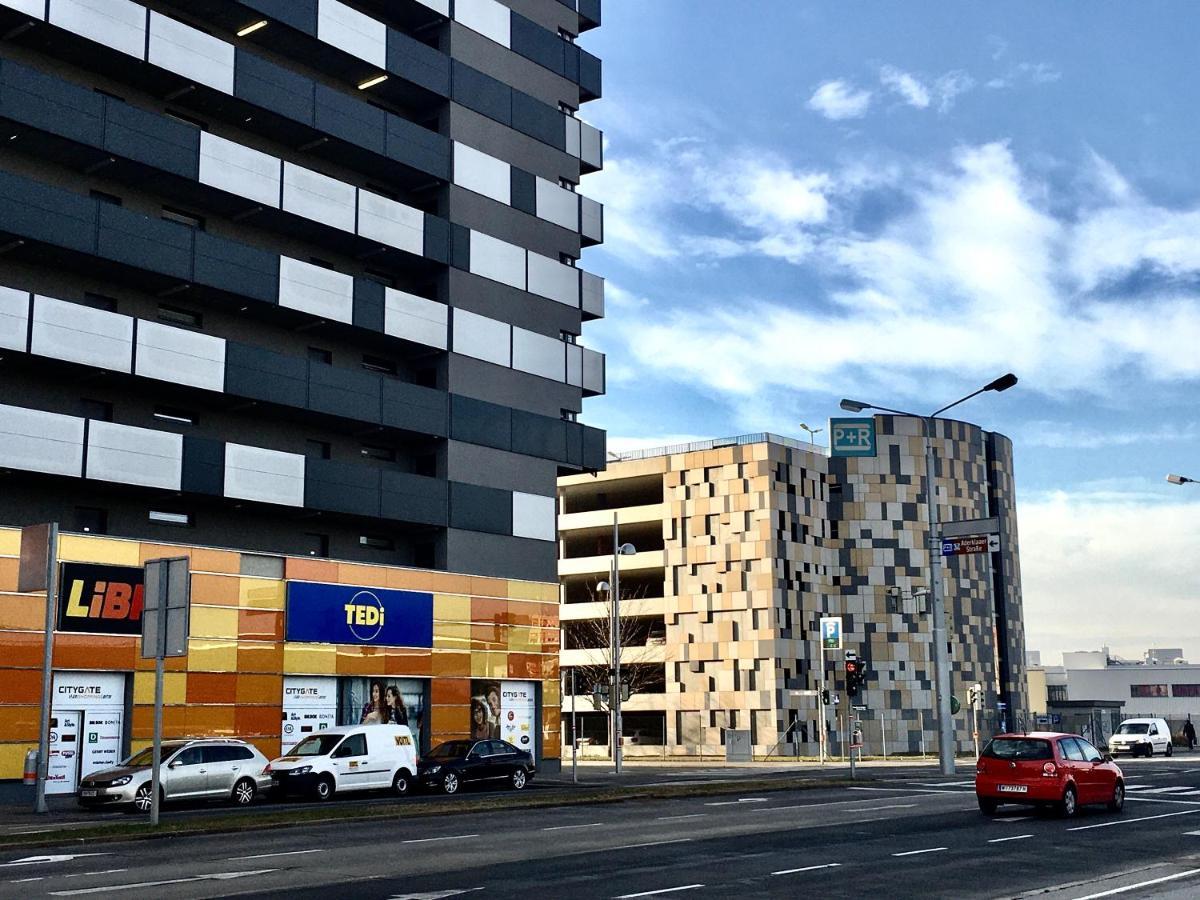 2 Bedroom Apartment Next To Metro U1 And Garage Parking Vienna Exterior photo